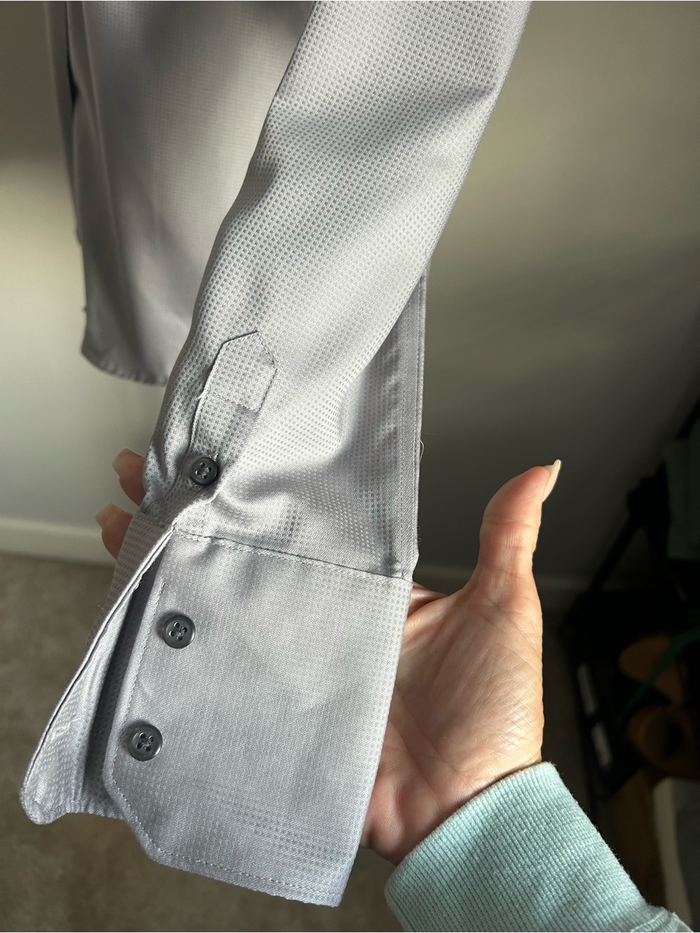 NWT Calvin Klein Women’s Light Gray Long-Sleeve Button-Up Shirt Sz S No Iron - Picture 4 of 6